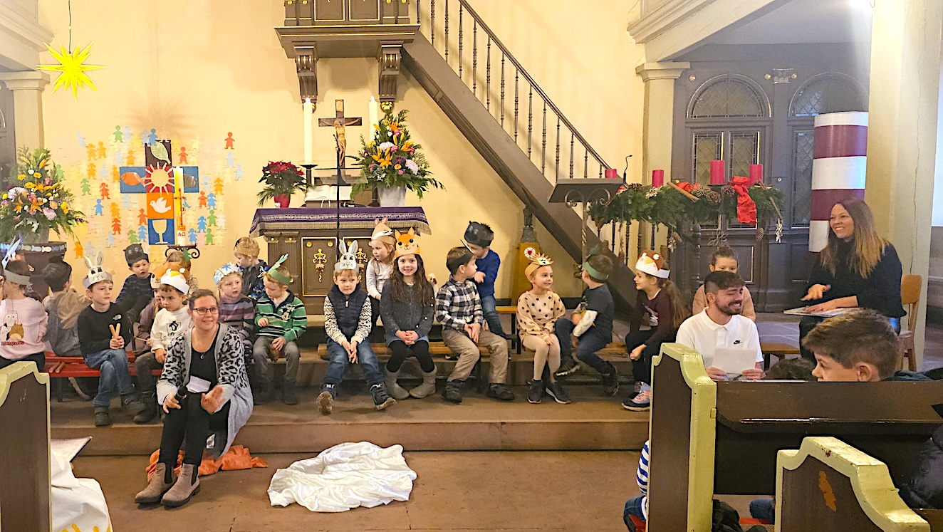 Vorschüler des Oberlin gestalten 1. Advents-Gottesdienst